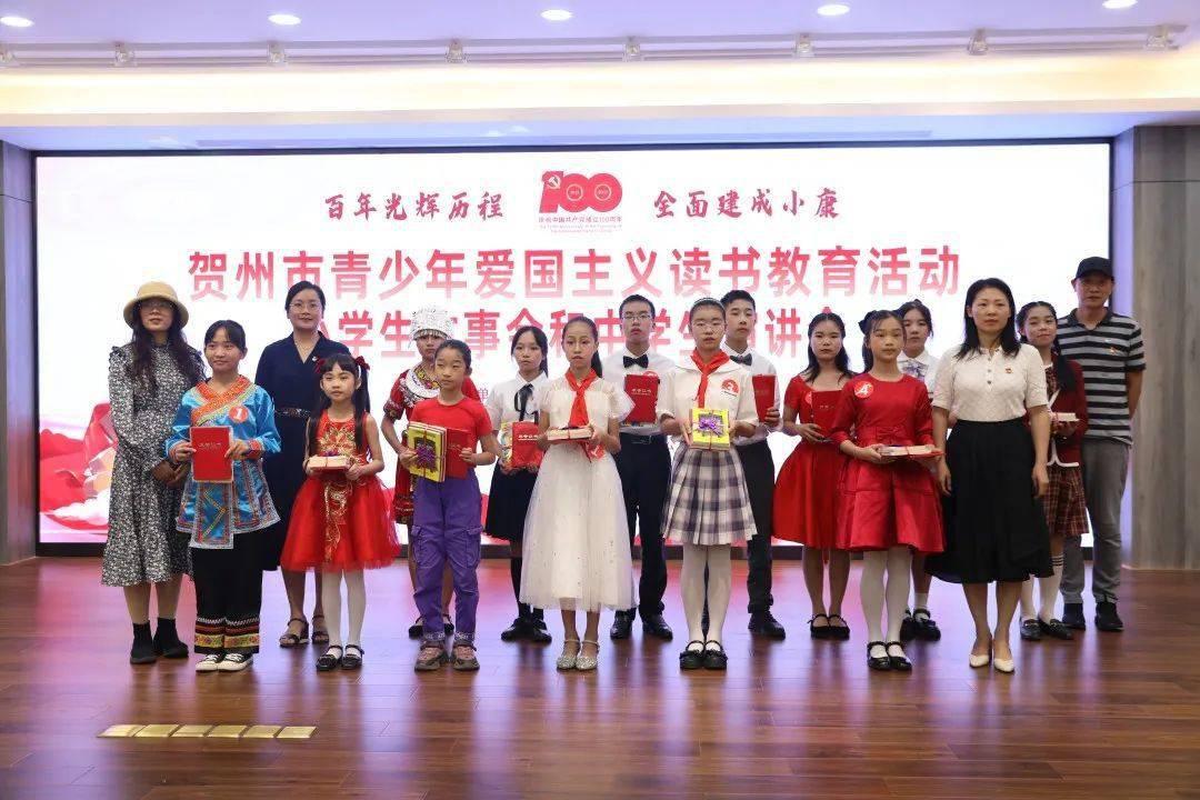 河南新乡:两辆货车发生追尾,消防员紧急施救